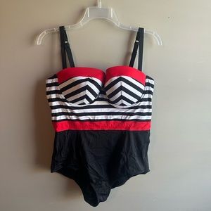 Torrid pin up girl black white red one piece swim like new size 3X